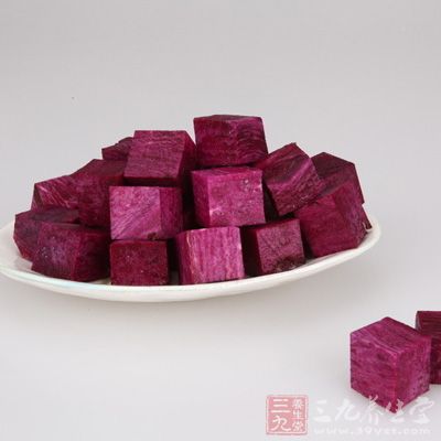 紫薯中含有一种抗癌物质，能够防治结肠癌和乳腺癌