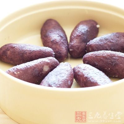 紫薯糖含量高,吃多了可刺激胃酸大量分泌,使人感到烧心 紫薯糖含量高,吃多了可刺激胃酸大量分泌,使人感到烧心