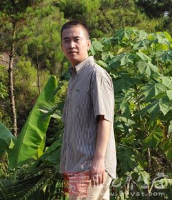 高旭峰，男，工艺美术师，优秀陶艺家