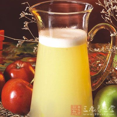 土豆和苹果都含有丰富的膳食纤维,能促进肠胃蠕动 土豆和苹果都含有丰富的膳食纤维,能促进肠胃蠕动