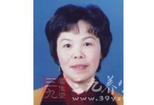 吴芳，国家级工艺美术师，中国工艺美术学会会员，江苏省陶协协会会员