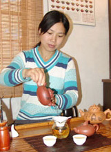 王志英，工艺美术师