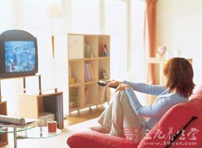 看电视时自己并不高兴,但就是停不下来 看电视时自己并不高兴,但就是停不下来