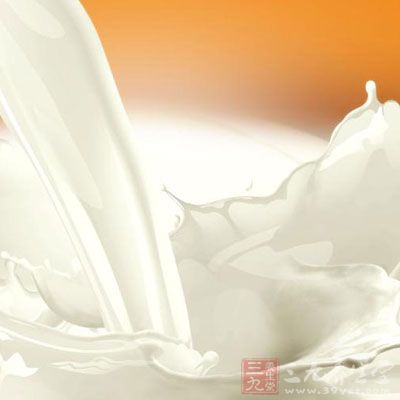 用有营养的东西送服药物会有好处,所以用牛奶服药,其实这是错误的 用有营养的东西送服药物会有好处,所以用牛奶服药,其实这是错误的