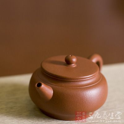 直嘴：形制简洁，出水畅，明接和暗接处理都有