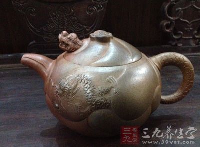 一些大师自称擅长制作窑变紫砂壶,其实绝对更是挂羊头卖狗肉,因为窑变自古以来就是可遇不可求的 一些大师自称擅长制作窑变紫砂壶,其实绝对更是挂羊头卖狗肉,因为窑变自古以来就是可遇不可求的