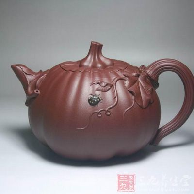 近年来具后现代艺术风格影响的紫砂作品不断涌现 近年来具后现代艺术风格影响的紫砂作品不断涌现