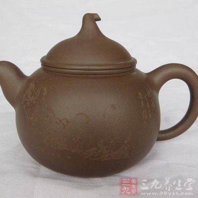 宜兴紫砂陶传统的设计思维方法主要为形象思维,即对自然形态、人为形态的模仿与模拟,几百年来一直被沿用 宜兴紫砂陶传统的设计思维方法主要为形象思维,即对自然形态、人为形态的模仿与模拟,几百年来一直被沿用