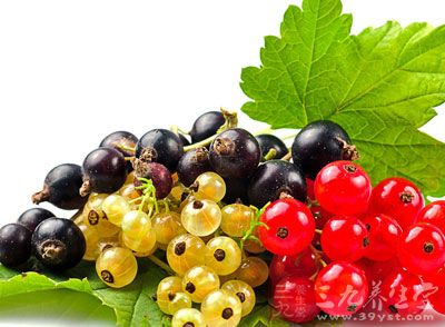 葡萄和牛奶不能同食，因为葡萄里含有果酸，会使牛奶中的蛋白质凝固