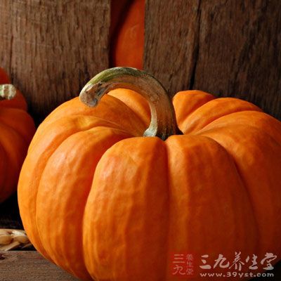 南瓜的营养价值主要表现在它含有较丰富的维生素 南瓜的营养价值主要表现在它含有较丰富的维生素