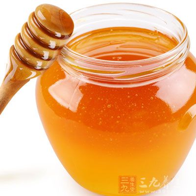 蜂蜜可润肺，具有一定的止咳作用