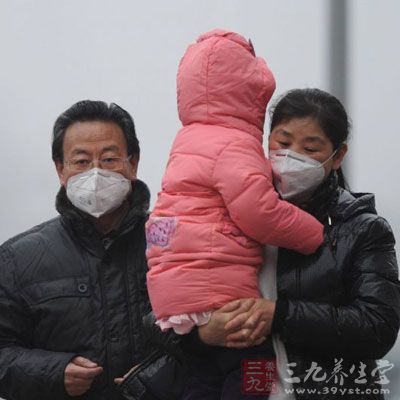 心血管疾病的人要避免佩戴,以免呼吸困难导致头昏 心血管疾病的人要避免佩戴,以免呼吸困难导致头昏