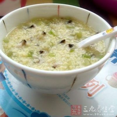 香菇西芹小米粥