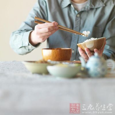 每顿只吃八分饱 每顿只吃八分饱