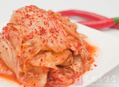 泡菜、发酵酱油等富含植物性乳酸菌的食物 泡菜、发酵酱油等富含植物性乳酸菌的食物