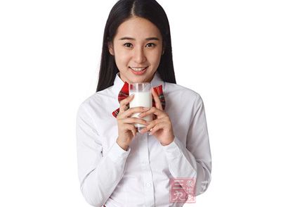 喝什么牛奶好啊-青少年在一天中什么时候喝牛奶 ...