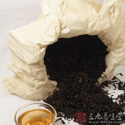 围炉而坐，在很冷的天气一群茶友在室内喝这么一泡茶，大汉淋漓，畅快至极