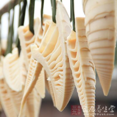 蔬菜类,主要有竹笋、芥菜、南瓜、菠菜、雪里蕻、茄子等,这类食物易诱发皮肤疮疡肿毒 蔬菜类,主要有竹笋、芥菜、南瓜、菠菜、雪里蕻、茄子等,这类食物易诱发皮肤疮疡肿毒