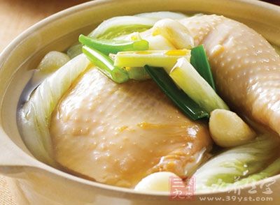 祛痘食疗法一、鸡汤煮大白菜