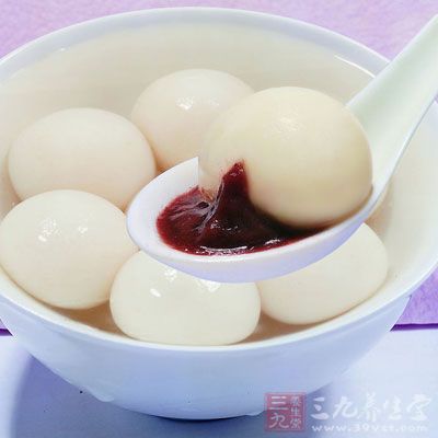 无论北方元宵或南方汤圆,其外皮均以糯米粉为食材 无论北方元宵或南方汤圆,其外皮均以糯米粉为食材