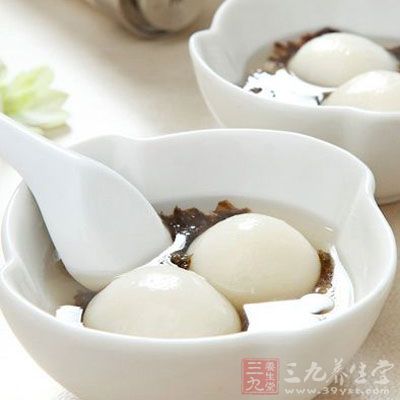 发热时患者的胃肠道处于相对抑制状态,因此应吃些流食等容易消化的食物,不宜吃元宵,否则会加重病情 发热时患者的胃肠道处于相对抑制状态,因此应吃些流食等容易消化的食物,不宜吃元宵,否则会加重病情