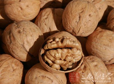 核桃包含了帮助保护心脏和维护脑健康的Ω3 脂肪酸 核桃包含了帮助保护心脏和维护脑健康的Ω3 脂肪酸