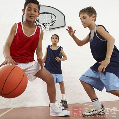 打篮球的技巧 如何练好篮球基本功