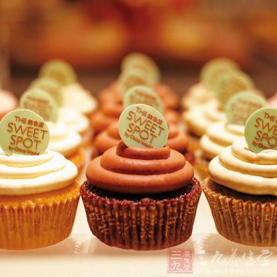 就算真的很想吃甜也无妨,只要懂得替代方式,也可以大大降低甜食热量和危害 就算真的很想吃甜也无妨,只要懂得替代方式,也可以大大降低甜食热量和危害