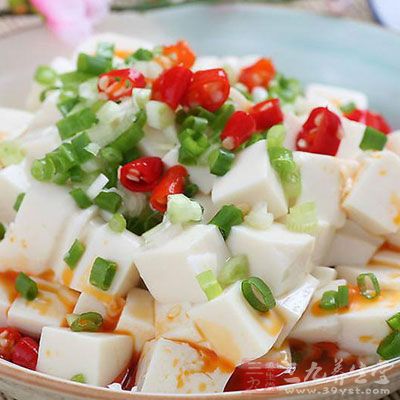 豆腐适合全民食用,部分人需谨慎 豆腐适合全民食用,部分人需谨慎