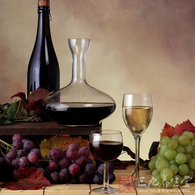 用红酒或水代替饮料 用红酒或水代替饮料