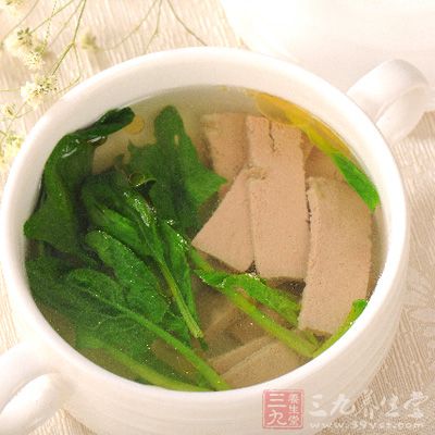 猪肝本身具有补肝养血、明目的作用，还能有效去除肺火