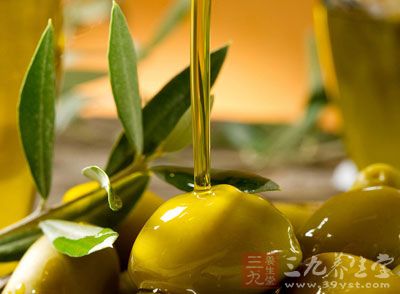 橄榄油是由新鲜的油橄榄果实直接冷榨而成,不经加热和化学处理 橄榄油是由新鲜的油橄榄果实直接冷榨而成,不经加热和化学处理
