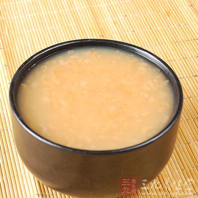 地瓜热量相对较低，因此用地瓜代替主食