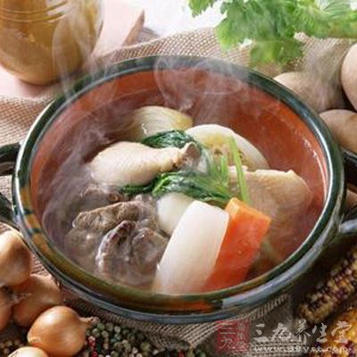 女性:经血丢失铁,补铁很重要 女性:经血丢失铁,补铁很重要