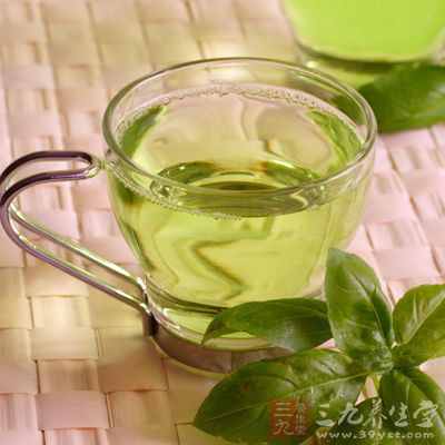 適當(dāng)飲用綠茶