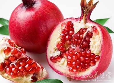 红石榴中含有大量的石榴多酚和花青素，是绿茶中的3倍