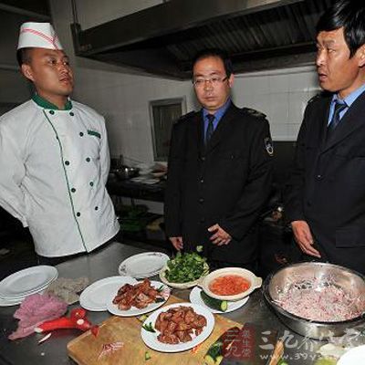 严打假劣产品 泸州开展食安专项治理