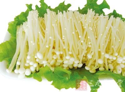 金针菇性寒，味咸，能利肝脏、益肠胃、增智慧、抗癌瘤