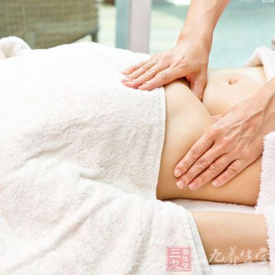 按摩腹部有助调理脾胃,加强运化 按摩腹部有助调理脾胃,加强运化