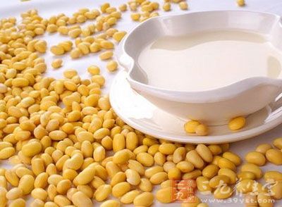 豆浆具有补虚润燥、清肺化痰的功效 豆浆具有补虚润燥、清肺化痰的功效