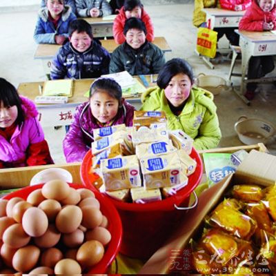 代表建议制定学生营养餐法规 扩大实施范围