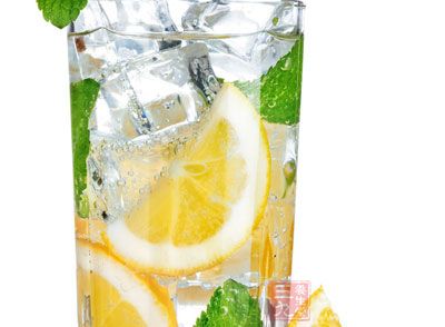 大家都知道，饮料大都是一些高酸性