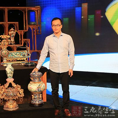 宋宁颉表示，他们在选择年轻紫砂艺术家作品时，首先会考察紫砂艺人具有怎样的传承关系