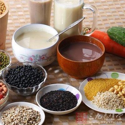 暴饮暴食或常处饥饿状态，都可引起肝功能障碍