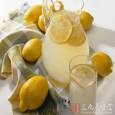 淡檸檬水是個(gè)不錯(cuò)的飲料