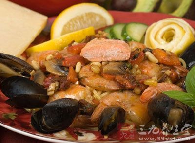 贝类软体动物中，含一种具有降低血清胆固醇