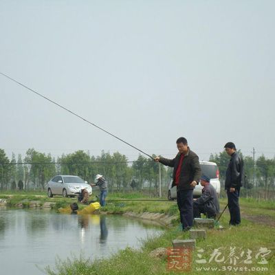 钓鱼不钓草，等于瞎胡跑