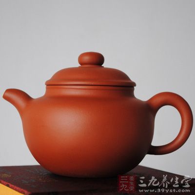 过去人们认为用紫砂壶泡茶好，不失茶的原味