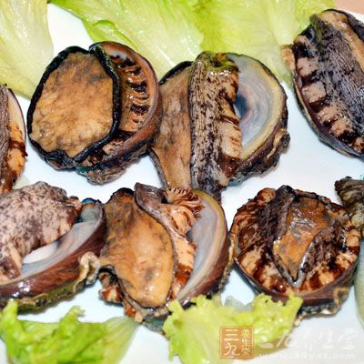 鲍鱼毒素的中毒症状为脸和手出现红色水肿,体质过敏者反应就更