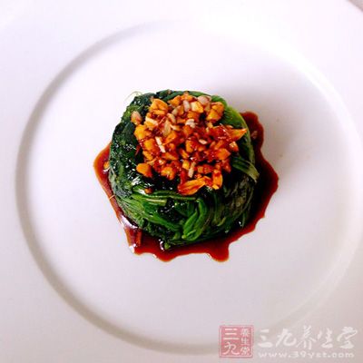 菠菜250克，生姜25克，大红椒10克